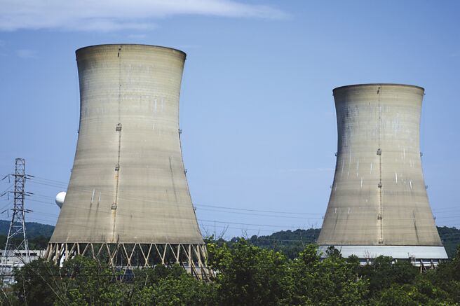 川普政府打算透過能源部貸款計畫辦公室（LPO）提供數百億美元資金，來支持新一波核電廠建設，這將成為美國能源政策的重要轉折。圖／美聯社