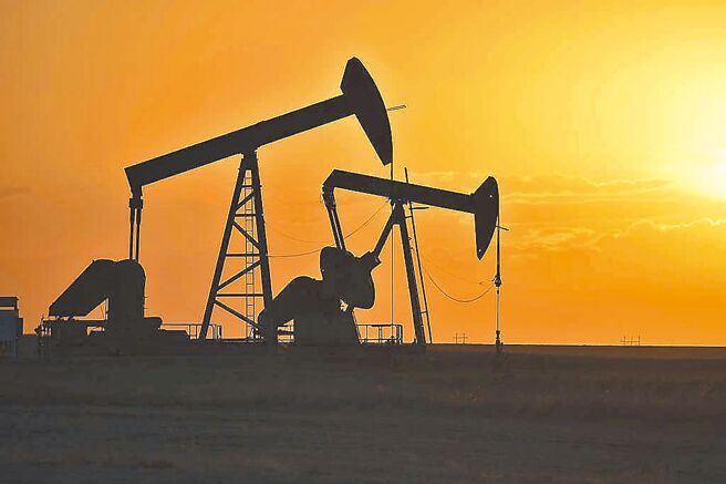 IEA在拜登執政時期曾經預測，全球石油需求將在2030年觸頂，如果全球想要達成氣候目標，就不應該繼續投資石油以及天然氣。圖／美聯社