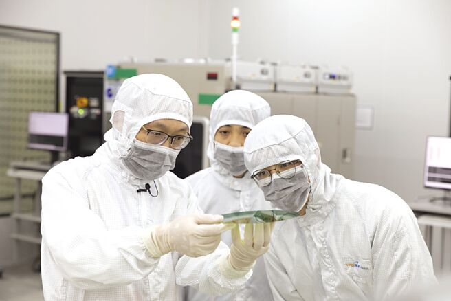 美國對中國實施先進晶片與晶片製造設備管制措施，導致中國人工智慧（AI）晶片嚴重短缺。圖／新華社