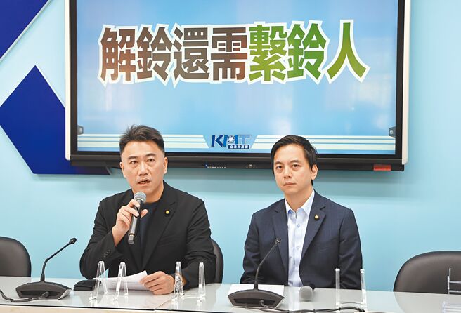 針對中共點名將對民進黨立委沈伯洋展開全球抓捕，國民黨立委林沛祥（左）、牛煦庭（右）12日呼籲賴清德總統，別再把大陸視為境外敵對勢力。（姚志平攝）