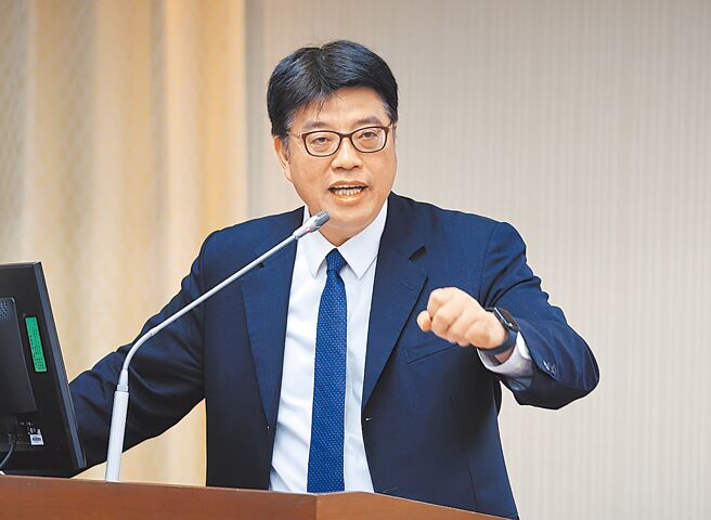 大陸以涉嫌分裂國家罪對民進黨立委沈伯洋立案偵查，陸委會主委邱垂正12日在立法院表示，這是典型跨國鎮壓做法，不僅針對沈個人，而是對台灣民眾的集體脅迫。（姚志平攝）