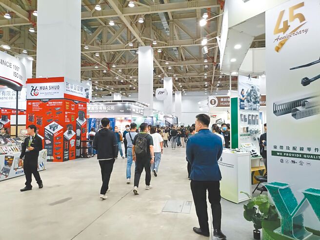 近期在台中國際會展中心舉辦的五金工業展，台灣手工具工業同業公會理事長謝武志認為，國外來客數很大，幾乎都是非美國家，對生意很有幫助。（陳淑娥攝）