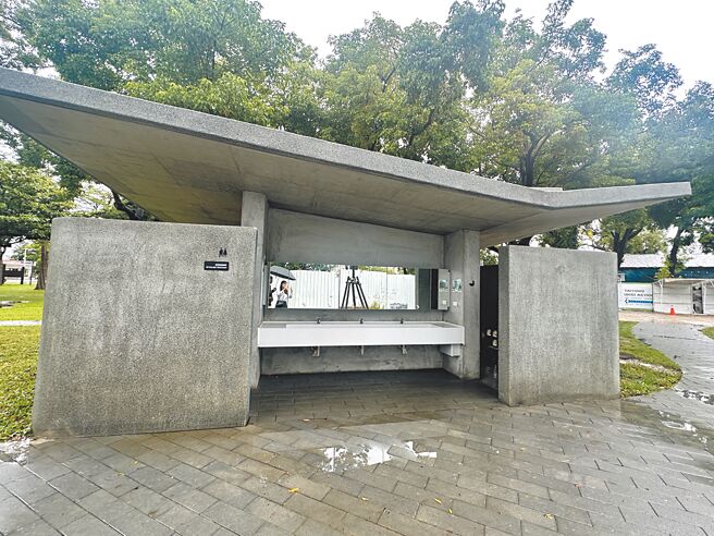 台東舊站特區示範公廁日前因臨時供水不穩暫時關閉。（蔡旻妤攝）