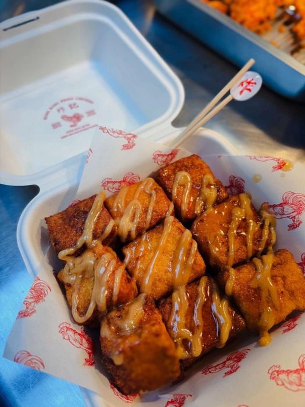 被BLACKPINK成員Lisa翻牌的「炸記」,也來現場開炸。(圖/高雄市政府觀光局)