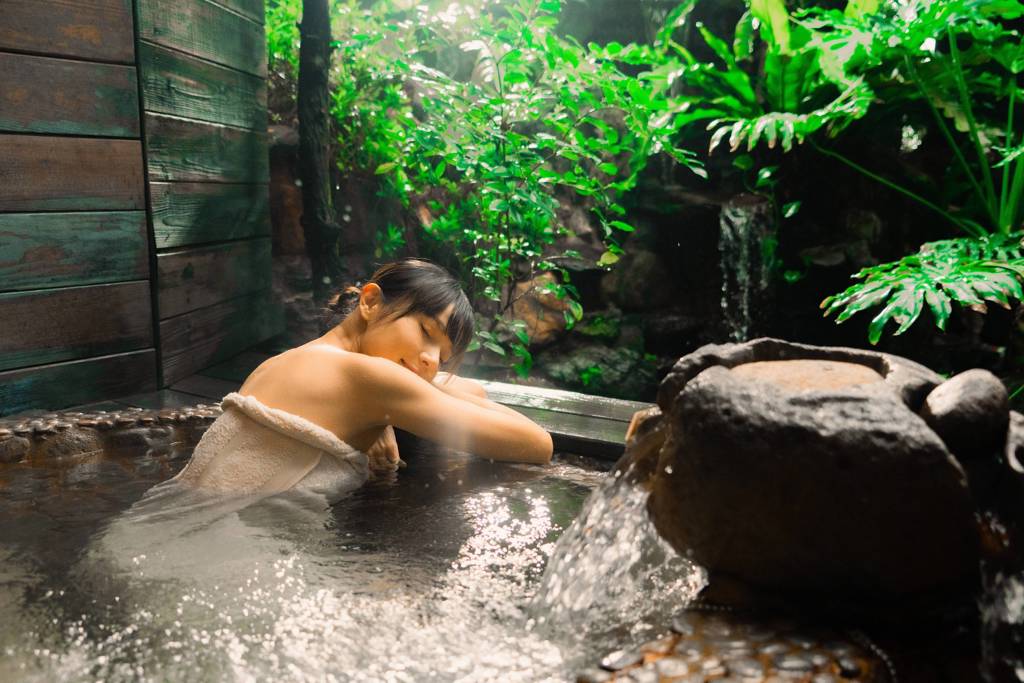 金山溫泉依山傍海，周邊又豐富觀光景點，相當具觀光潛力。(北觀處提供)