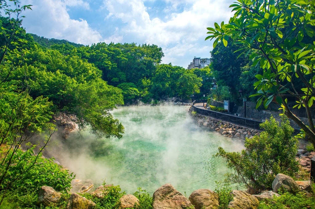 北投溫泉街有溫泉資源又有豐富的歷史文化，吸引眾多國內外遊客慕名而來。(圖:shutterstock/達志)