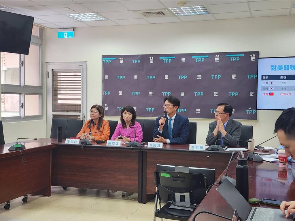 痛批政院明年總預算未納軍警消加薪  民眾黨團提案延會好好審