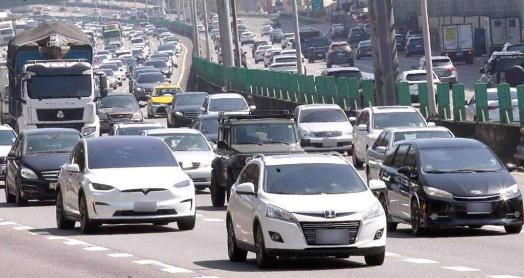 輔助駕駛遇6種狀況恐失效 高公局警示:別當自動駕駛