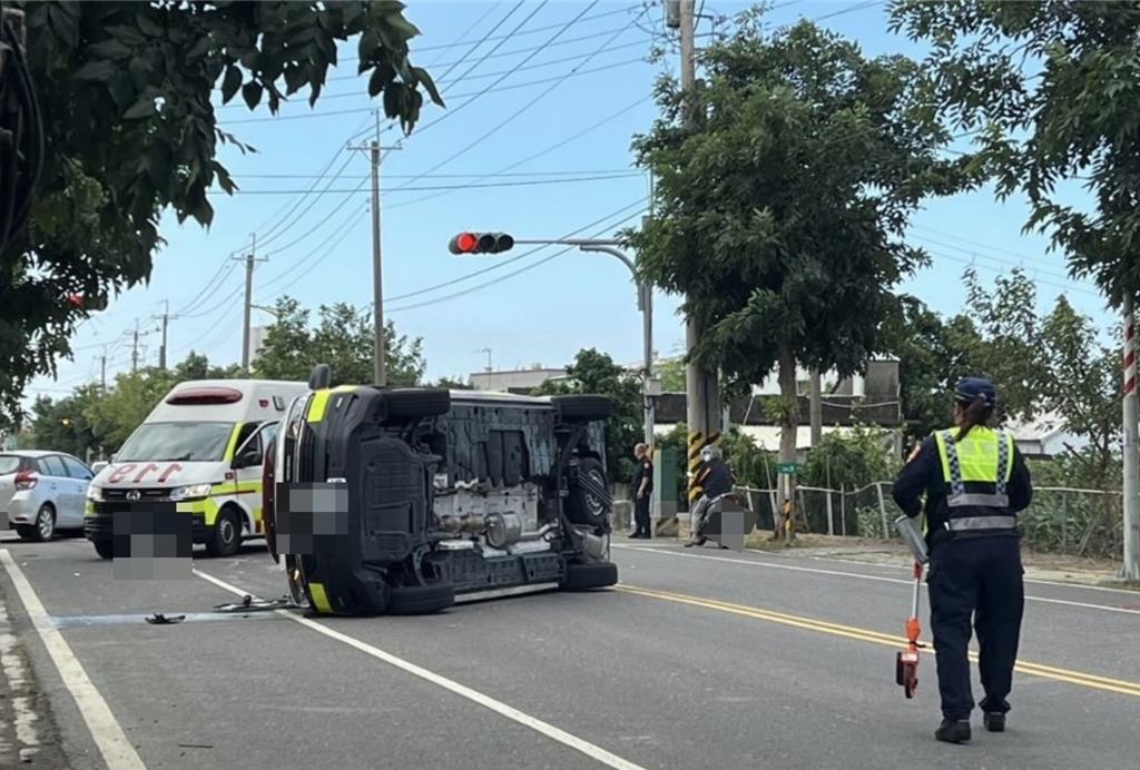 嘉義救護車急救護與自小客車互撞 兩車3人受傷送醫