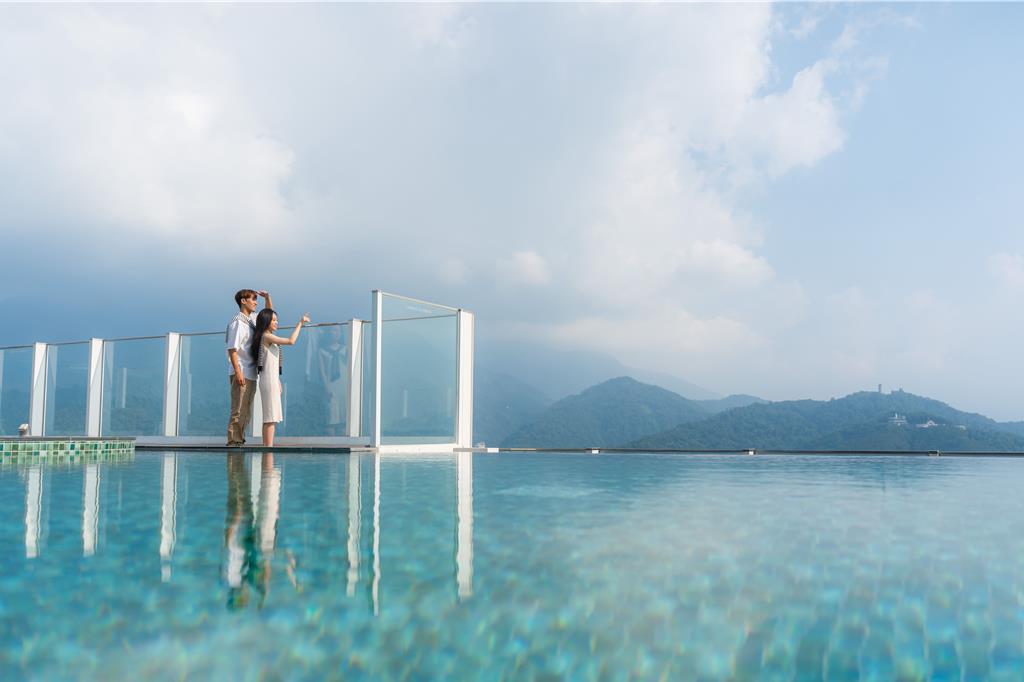 漢來日月行館無邊際泳池,為館內熱門打卡景點,深受房客喜愛。(圖/漢來日月行館)