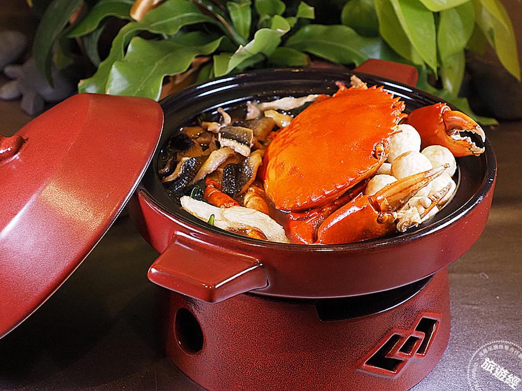 麻油紅蟳燉生敲。（洪書瑱攝）