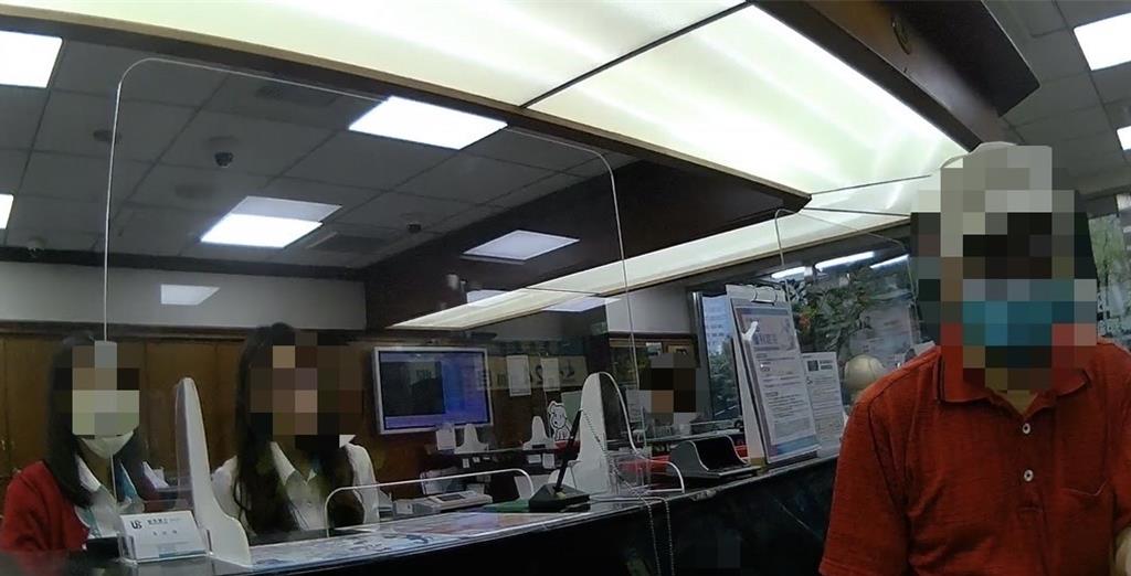 佯稱辦喪事急需用錢　士林警急攔阻老翁匯款