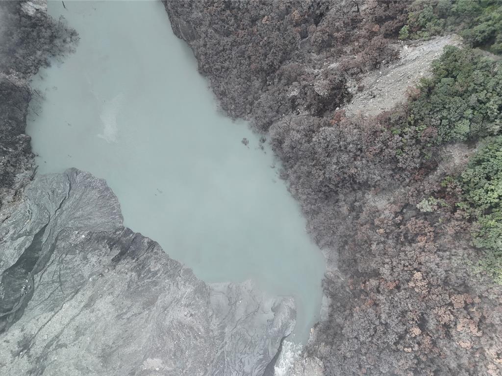 花蓮馬太鞍溪堰塞湖體積縮減 疏散區紅色警戒解除