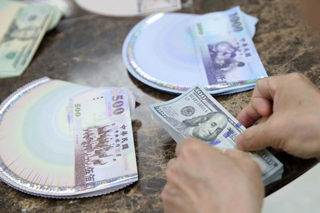 新台幣匯率低估55%釀「台灣病」?央行5點聲明駁斥