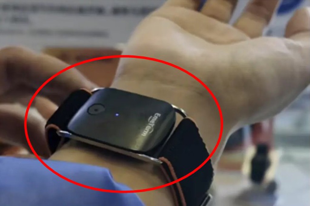 電子咖啡手環爆火 靠微電擊提神成「社畜神器」