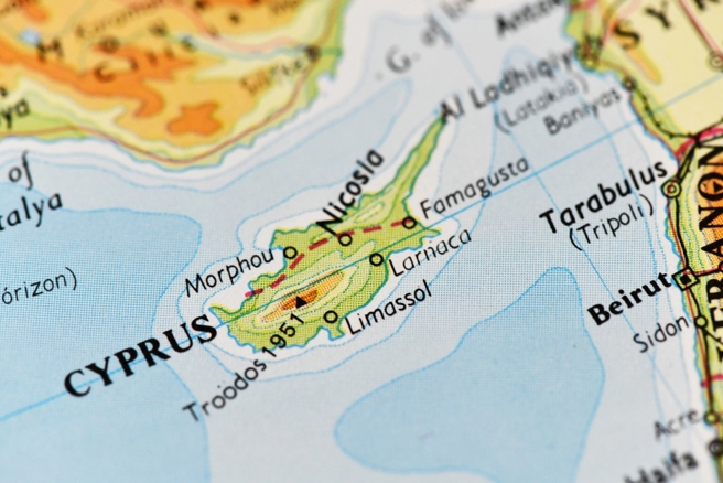 賽普勒斯獨立後，於1974年希臘軍政府發動政變盼與希臘合併，土耳其以保護土裔為由出兵占領賽島北部三成土地分裂至今。（示意圖／達志 Shutterstock）