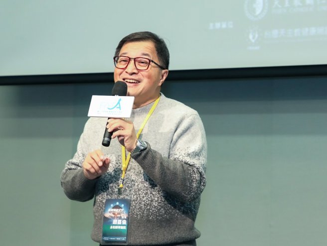 代表天主教健康照護聯盟致詞的永和耕莘醫院院長趙嘉倫認為，未來一定是打群體戰，期待能與大家多交流，為健康照顧產業貢獻一分心力。(輔仁大學提供)