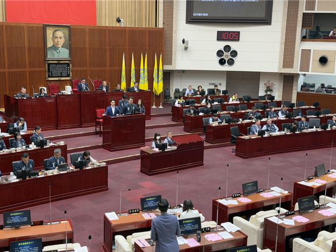 民进党立委王义川质疑北市府图利辉达，台北市几位议员建议市府应向大眾说明清楚、把杂音通通打掉，台北市长蒋万安回应，相关公文往返都有记录，一切都合法合规、依程序进行。（张珈瑄摄）