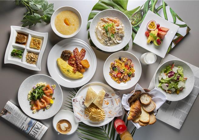 台北萬豪「萬元奢享假期」一泊二食住房專案，含兩客「Garden Kitchen」豐盛自助式早餐。（圖／台北萬豪酒店）