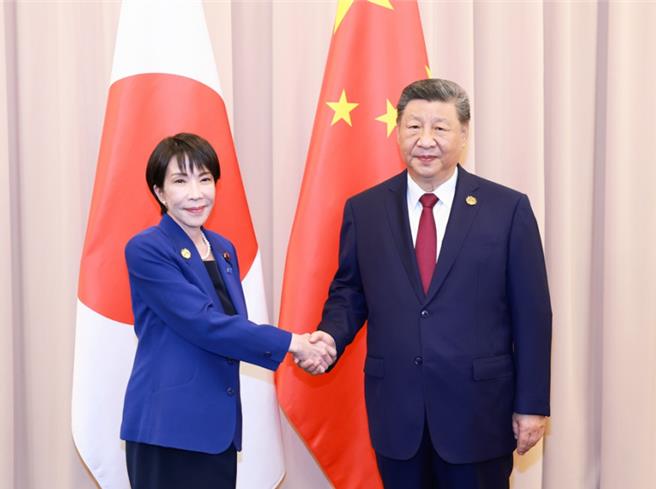 警惕日本擬恢復大佐等軍銜舊稱引議陸專家認應考慮批判抵制。圖為10月31日大陸領導人習近平與日相高市早苗見面。（大陸外交部）