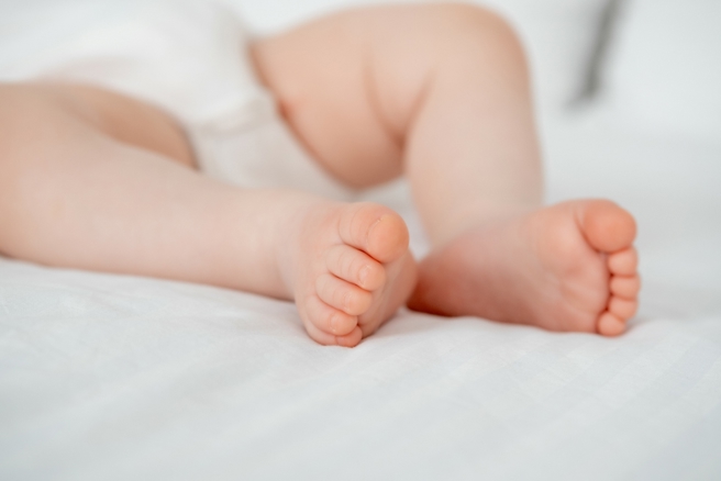 一名同志伴侶赴墨西哥找代孕生下4寶，言論引起輿論爭議。（示意圖，Shutterstock／達志）