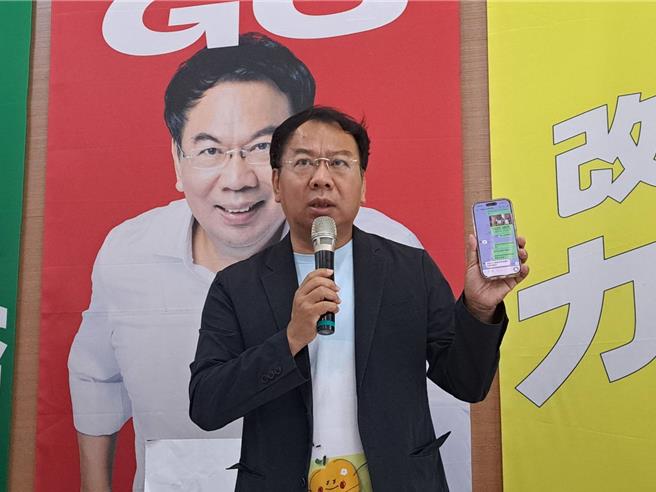 台中市豐原5口命案偵結，台中地檢署14日依詐欺等罪起訴被害王家人的李姓團購主(左)，並建請法院從重量處有期徒刑15年以上。曾被王家人尋求幫助的台中市議員謝志忠轉述王家二女婿看法，「只要她有得到應有懲罰就好」。（温予菱攝）