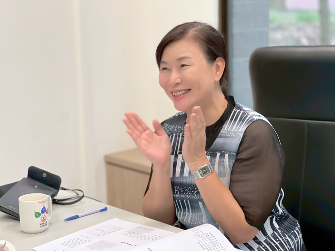 南華大學邀請南臺科技大學通識教育中心薛清江教授蒞校分享交流，南華大學賴淑玲副校長兼生命教育中心副主任致詞。(南華大學提供)