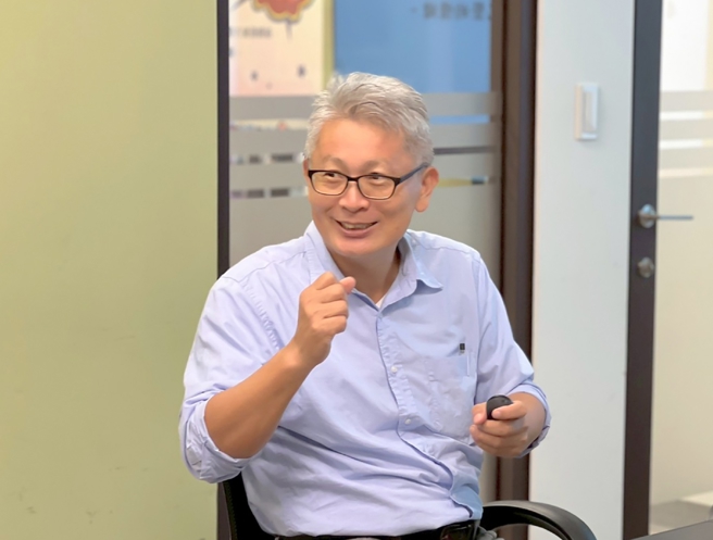 南華大學邀請南臺科技大學通識教育中心薛清江教授蒞校分享交流，探討如何將「問題導向教學法」，融入生命教育。(南華大學提供)