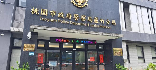 桃園市警方11日破獲一起離譜的「假綁架真詐騙」案件，周姓越南籍男子夥同4名越南籍男女竟在台灣的租屋處自導自演，拍攝假遭凌虐、毆打影片，傳回越南向家屬勒索新臺幣16萬元贖金，家屬後續報案。警方獲報發現周男根本沒被控制，加重詐欺、藏匿人犯、散布不實訊息等罪送辦，新竹地檢署5萬元交保。（翻攝照片）