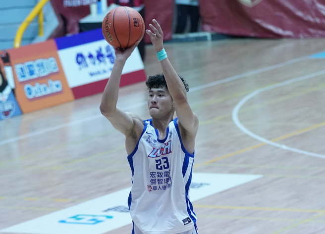 健行陈威宇14日贡献13分、8篮板。(大专体总提供)
