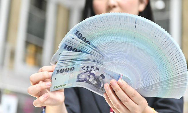 金管會表示，經全面了解，全體本國銀行(含中華郵政公司)及信用合作社均回報，並未有因普發現金入帳而控管帳戶之情事。資料照片