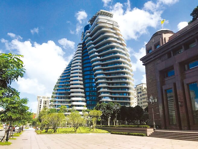 信義區豪宅「陶朱隱園」17樓已售戶，被客戶砍價9,000萬元，處分利益只剩0.48億元。圖／本報資料照片