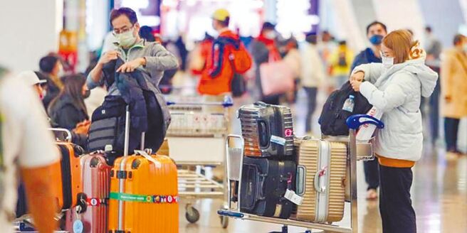 產險業者指出，隨國境開放與國際旅遊需求強勁，加上旅遊險投保流程簡化、價格透明，民眾線上投保意願明顯提升。圖／本報資料照片