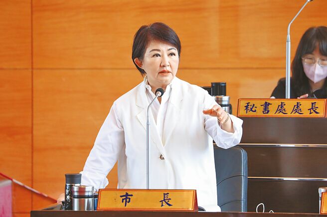 台中市長盧秀燕13日備詢時指出，剩餘廚餘及器皿都沒驗出病毒陽性，的確不知病毒從哪裡來。（陳淑娥攝）