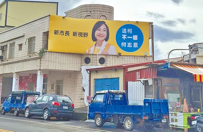 距離高雄市議員選舉剩一年多，第一與第五選區現任議員續戰優勢明顯，綠營穩定，藍營新秀蠢動，兩選區街上都尚未出現市議員看板，圖為美濃區成功路街上。（林雅惠攝）