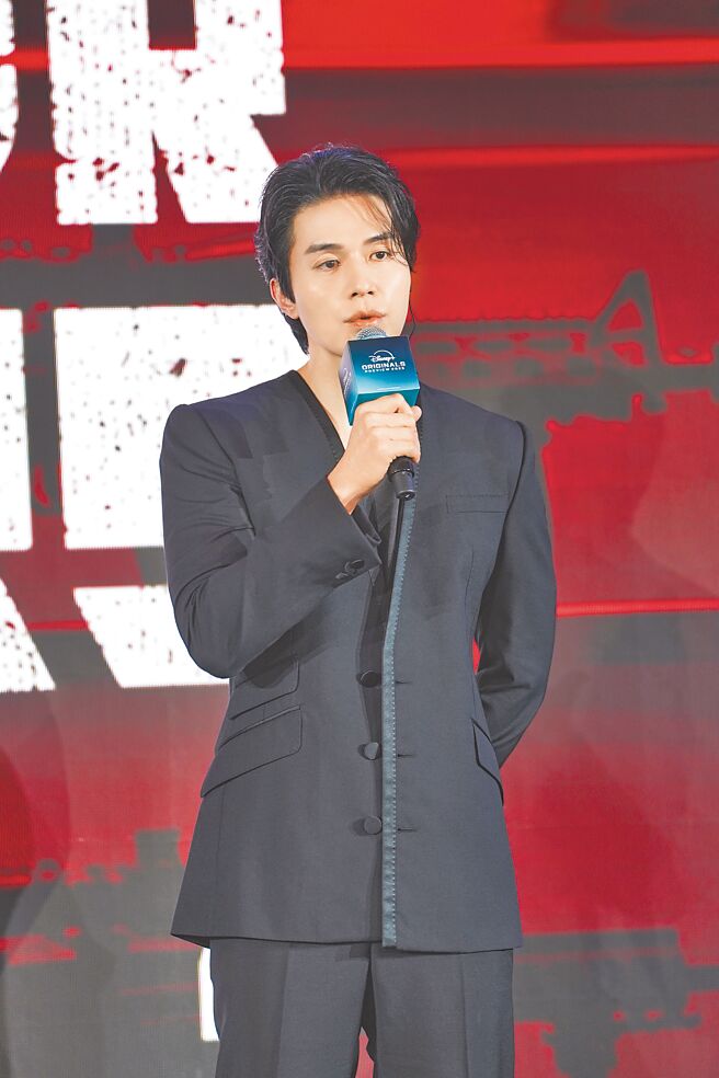 李棟旭13日為《殺人者的購物中心》第2季現身發布會。（Disney＋提供）