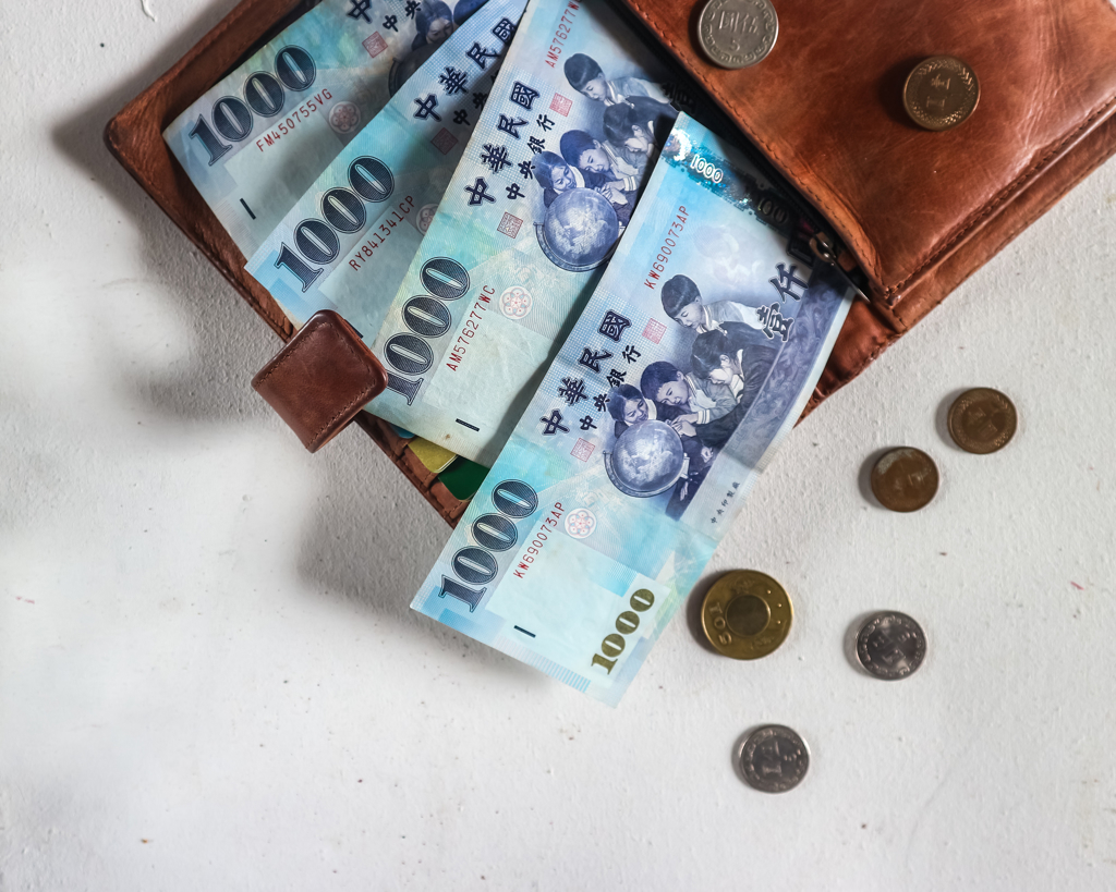 借陌生人3000元還沒還 對方一句話竟又多借3000 他崩潰喊被騙網全傻