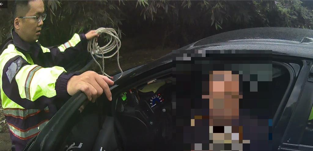 歸仁警收下「一綑尼龍繩」 背後辛酸故事曝光