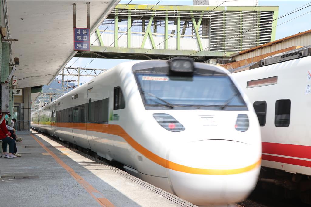 台鐵台中車站7旬嬤落軌!遭自強號撞擊 受傷急送醫