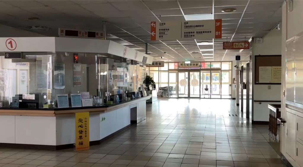 「藥給我拿來!」 只因這原因 婦人失控爆砸醫院櫃台