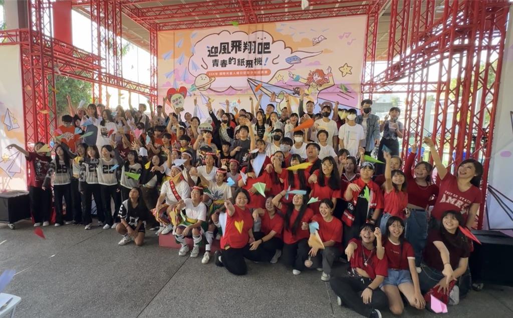 台中青春紙飛機迎風起飛 青少年群力展現兒少新世代