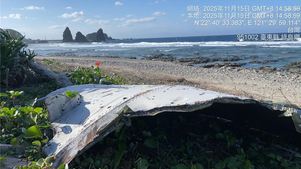 綠島疑見「飛機殘骸」 2大片複合材料現蹤海岸 軍方介入調查