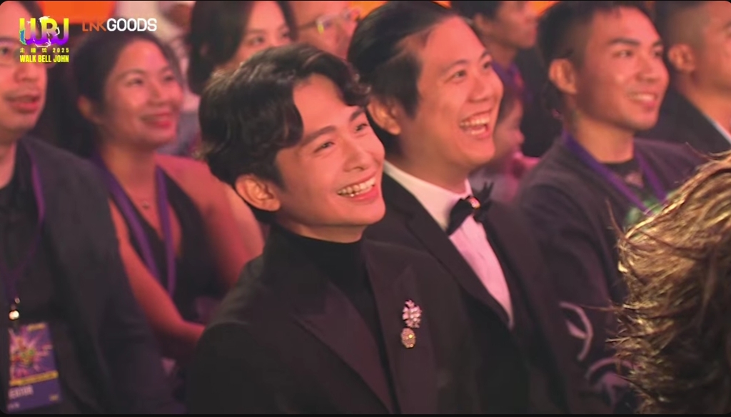 走鐘獎》嘟嘟人獲獎喊「謝謝賀瓏」尷尬了!導播秒照台下博恩