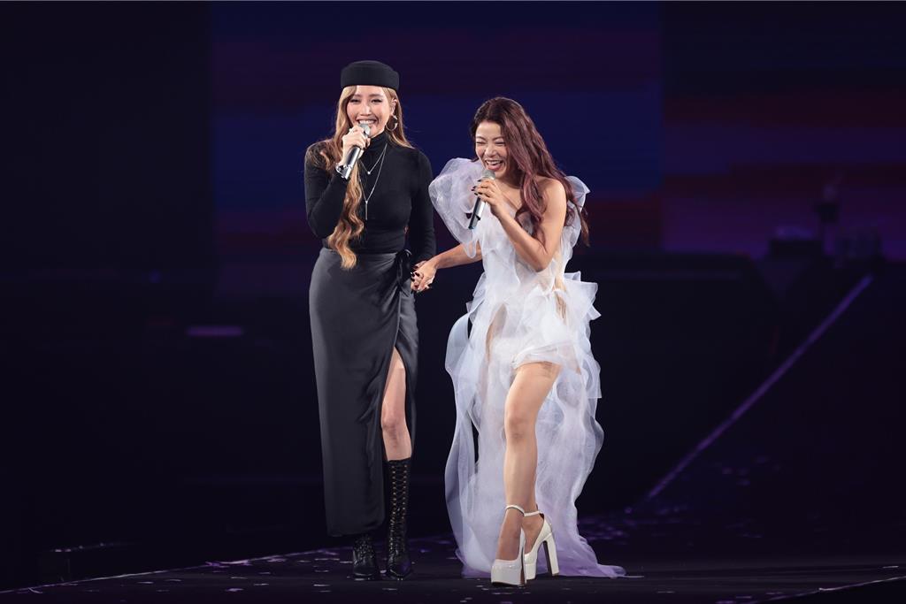 丁噹唱一半突爆料A-Lin「一個人很孤單?」她嚇愣尷尬畫面曝光