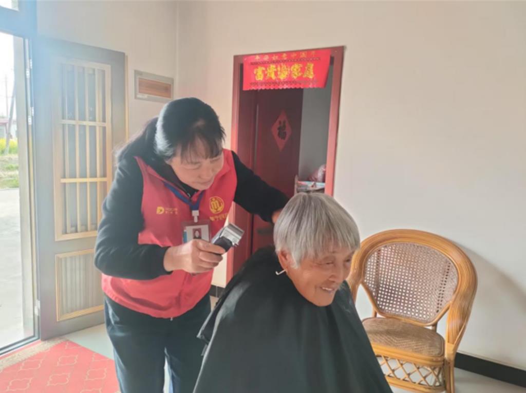 陸失能長者2035年將達3400多萬人 照護經濟成現代服務業新增長點