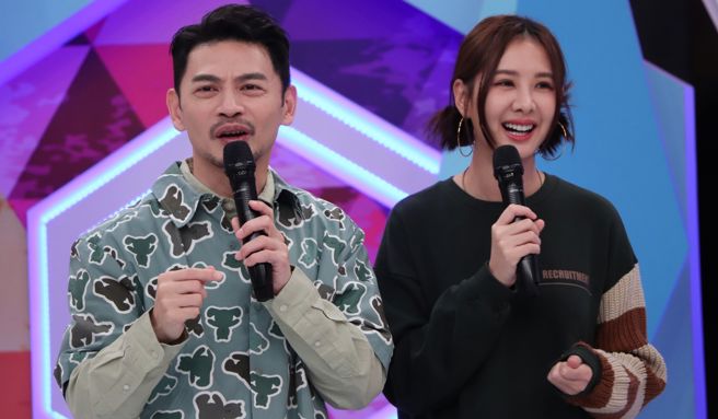阿Ken（左）嘆与安心亚太难了，亲揭理想对象条件。（图／中天综合台提供）