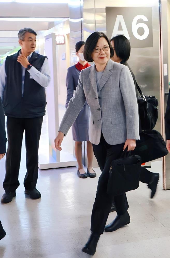 蔡英文返国。 （蔡英文办公室提供）