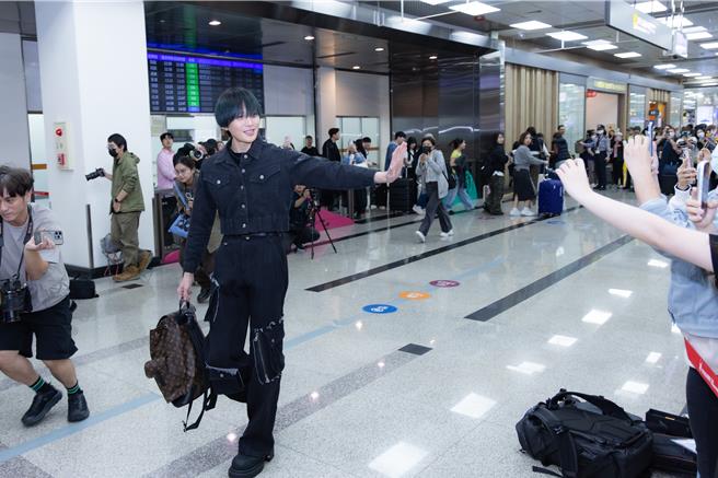 八木勇征亲切挥手向粉丝致意。（ COME ON JKSSP提供）