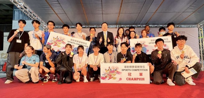 獲獎國際學生們合影。（開南大學提供）