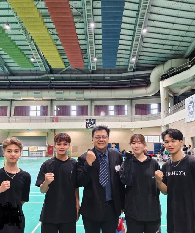 開南大學校長郭鐘達特別到場為學生加油。（開南大學提供）